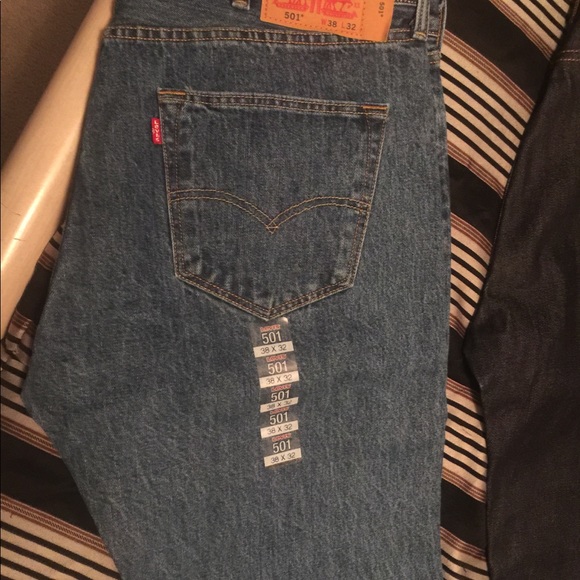 Levi jeans Mid wash - Picture 2 of 4